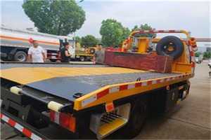 中原附近拖车电话号码服务